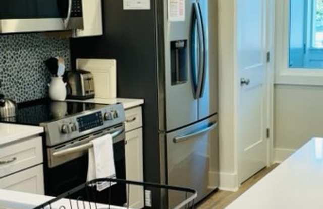 MARINERS CAY fully renovated unit! Gallery 2