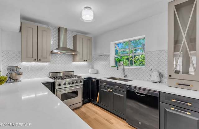 65 E River Road photos photos