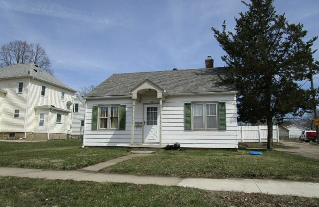 1411 W 9th St - 1411 West 9th Street, Waterloo, IA 50702