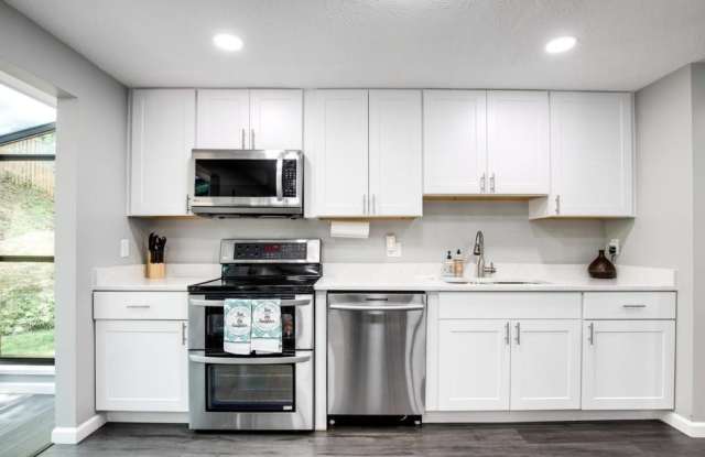 15337 Edgehill Drive Gallery 3