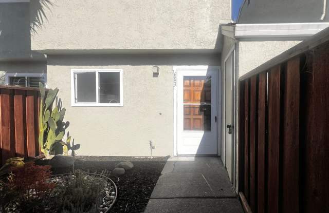 Specious 2-Bedroom Home with Prime Access - 603 Racquet Club Circle, Rohnert Park, CA 94928