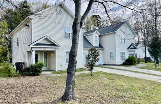 Must see this 4 bedroom 2.5 bath townhouse with 1 car garage . - 5206 Brooktree Drive, Charlotte, NC 28208 Must see this 4 bedroom 2.5 bath townhouse with 1 car garage . - 5206 Brooktree Drive, Charlotte, NC 28208