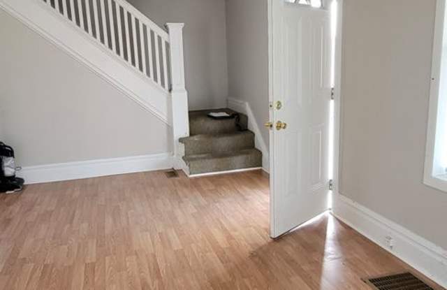 3 bedroom, 1 bath, 2 story single family house - 127 Tritle Avenue, Waynesboro, PA 17268