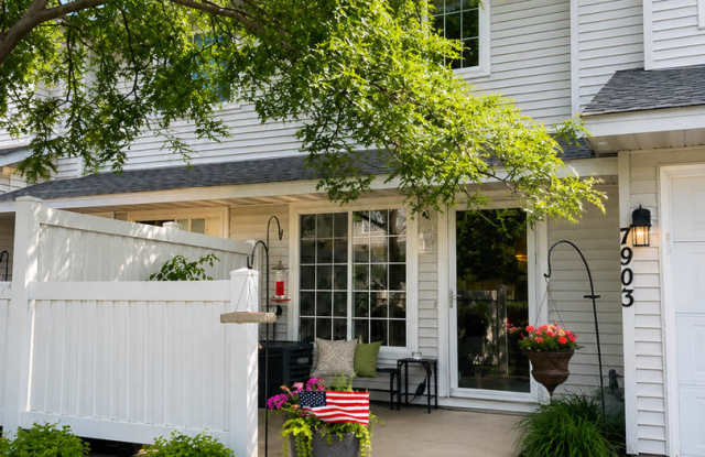 3-Bed 1.5-Bath Townhouse in Chanhassen! photos photos