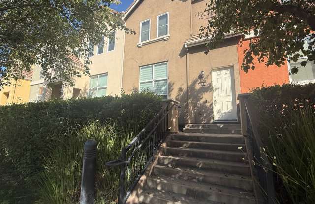 Beautiful and Modern 3 Bedroom 2.5 Bath Townhome in Montecito Vista Area photos photos