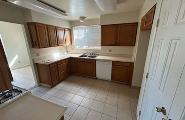 COMING SOON!! 2 bedroom 2 bath in Sacramento Gallery 3