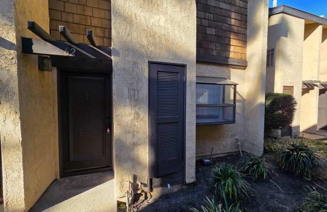 Charming 1 Bed, 1 Bath Lakewood Shores condo! photos photos