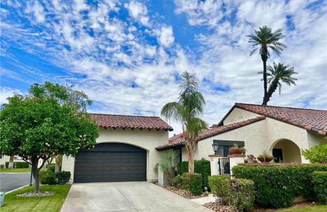 22 Calle Escala photos photos