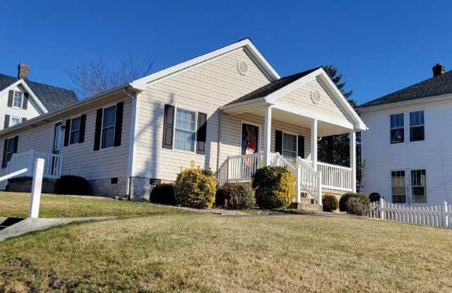 438 W MARKET ST photos photos