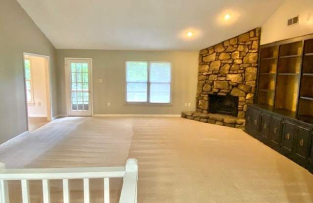 8586 Grandbury Gallery 3
