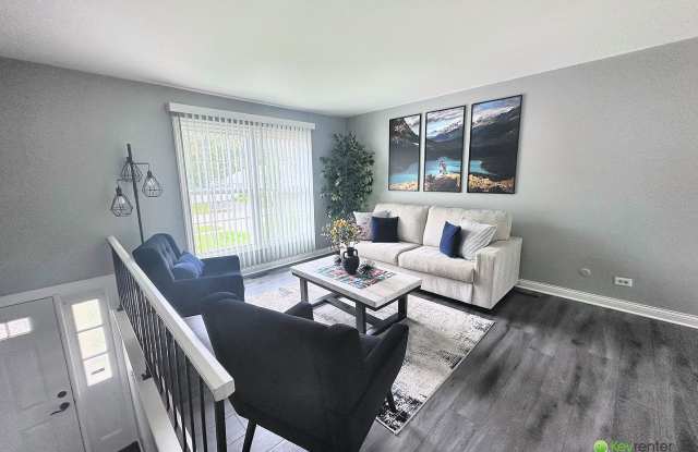 Spacious & Updated 3 BR Single-Family Home for Rent in Naperville! Gallery 4