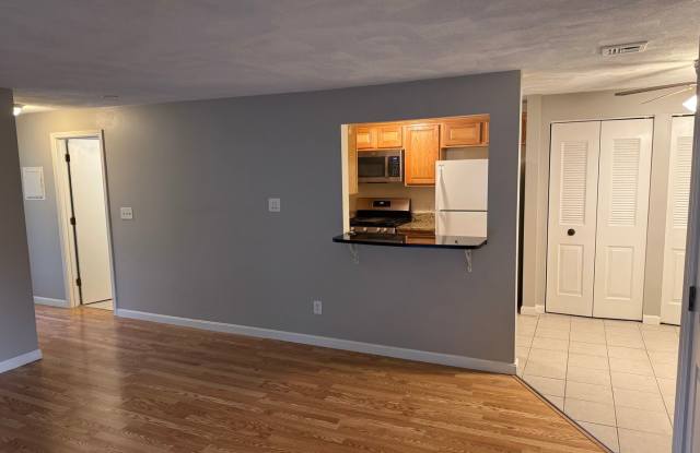 2 Bedroom Condo for Rent - Tyngsboro Gallery 3