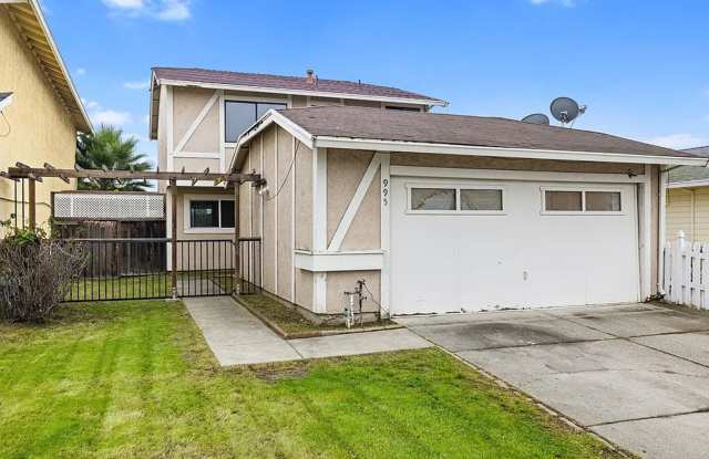 Fairfield, Remodeled 4 Bedroom Home on Quiet Court with Flexible Layout photos photos