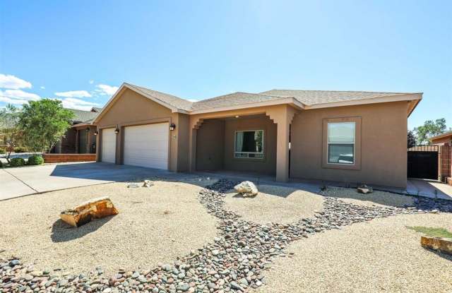 Beautifully Kept 4 Bedroom Home with Solar Panels photos photos