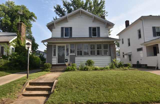 Near Notre Dame 2 Story 3 bedroom with 2 car garage - 409 Tonti Street, South Bend, IN 46617