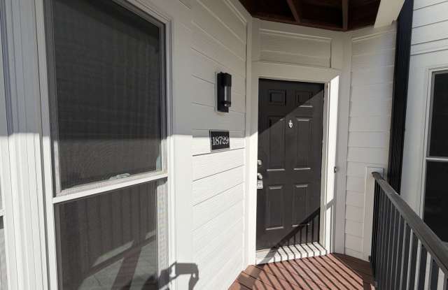 Breathtaking 2 Bed/2 Bath Condo - Second Floor - Newly Renovated - Covered Balcony - Community Amenities - Washer/Dryer Included Gallery 3