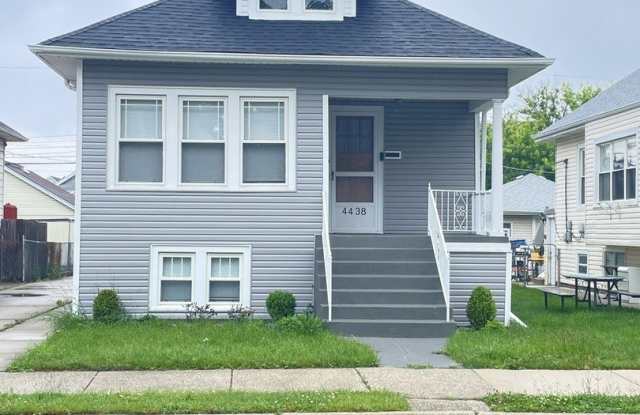 4438 N Austin Avenue photos photos