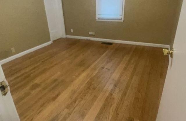2017 N Rosewood Ave - Charming 3-Bedroom Home with Eat-In Kitchen, Front Porch & Included Appliances! Gallery 4