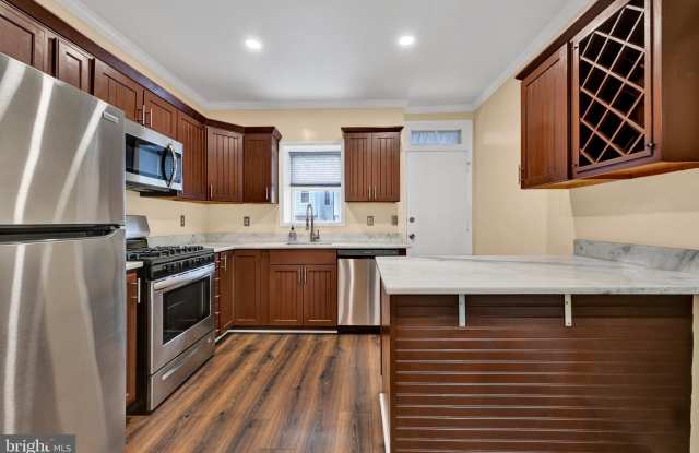 127 N GLOVER Street photos photos