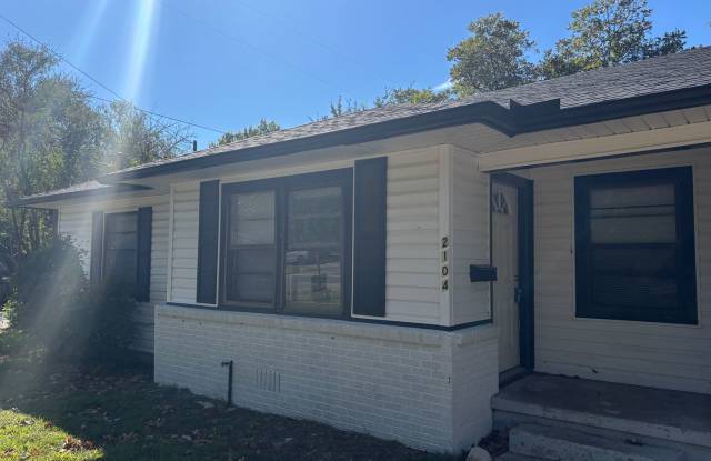 3/1.5 in Quiet Neighborhood Near Fairview Elementary! - 2104 North Alexander Street, Sherman, TX 75092