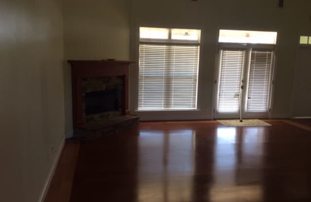 1002 Silver Lake Ct Gallery 4