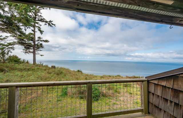 3 Bedroom Condo on West Beach Bluffs **$500 off the first months rent** - 2285 West Beach Road, Island County, WA 98277