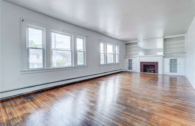2247 Clifford Avenue Gallery 2