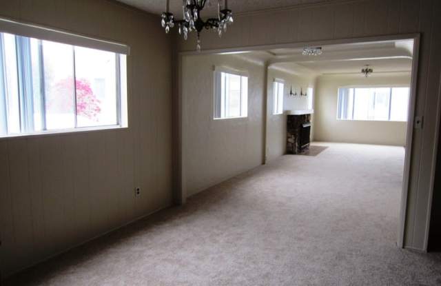 4620 Winona Avenue Gallery 4