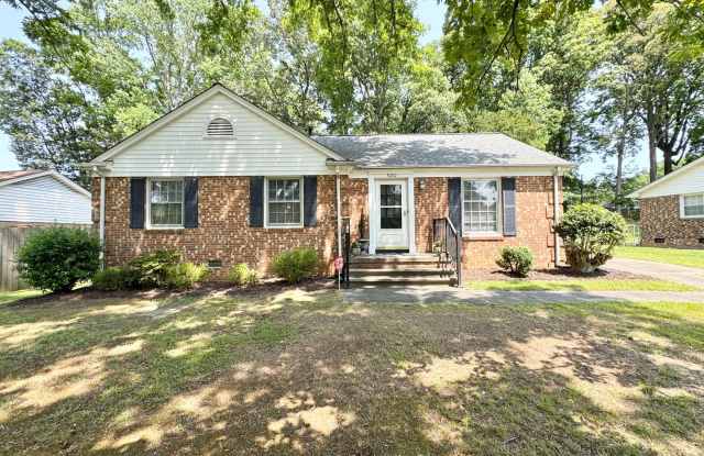 Adorable 3 Bed/2 Bath Off N Holden/Westridge - 3030 Robin Hood Drive, Greensboro, NC 27408 Adorable 3 Bed/2 Bath Off N Holden/Westridge - 3030 Robin Hood Drive, Greensboro, NC 27408