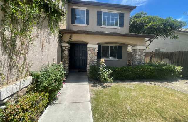 Amazing 5 Bedroom home! MOVE IN SPECIAL Gallery 3