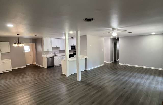 110 Robin Hood Dr photos photos