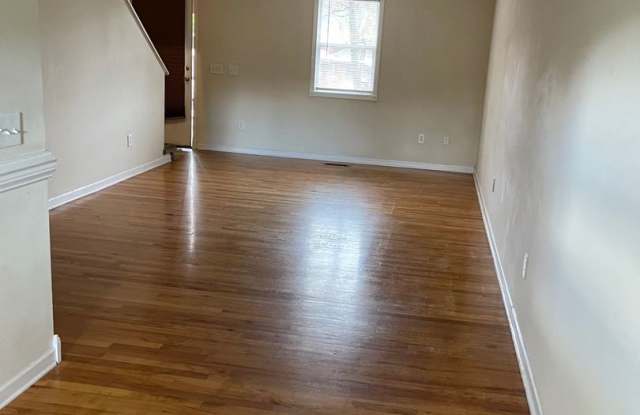 2 Bdrm/1 Full  2 Half Bath Condo ♦ Gray/Johnson City TN Gallery 3