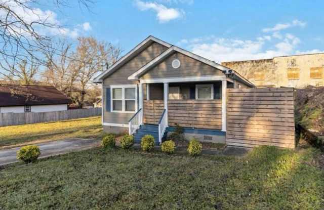 4bd/2ba Home Minutes From W. Midtown w/ Fully Fenced Backyard! photos photos