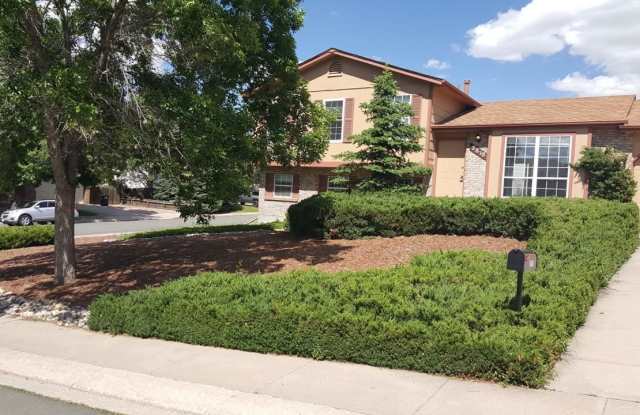 4 Bedroom split level with fenced yard - 2818 Maverick Drive, Colorado Springs, CO 80918