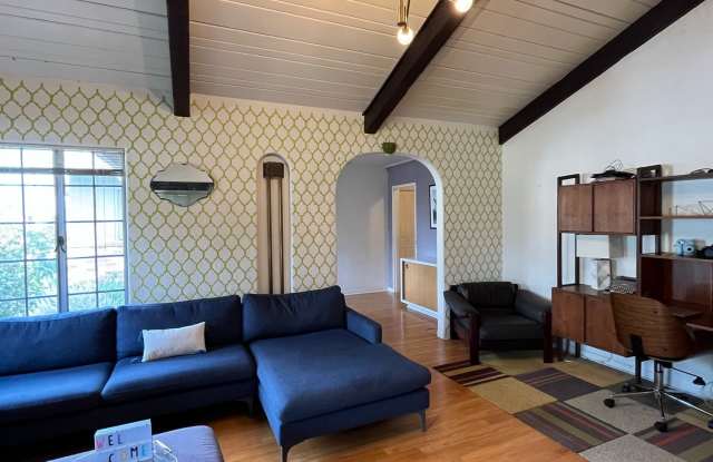 5958 North Walnut Grove Avenue Gallery 3