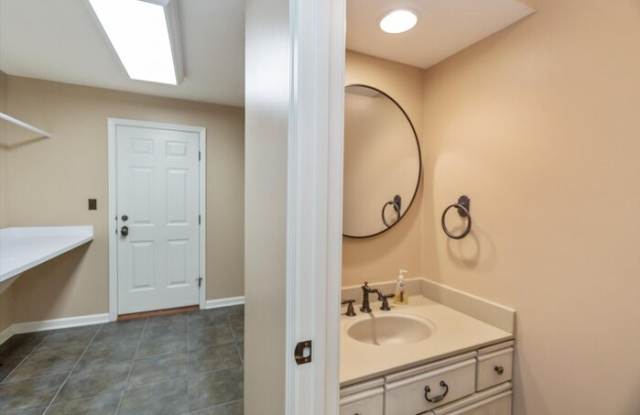 4343 Idlewild Lane Gallery 3
