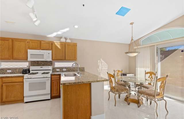 2555 Sundew Avenue Gallery 3