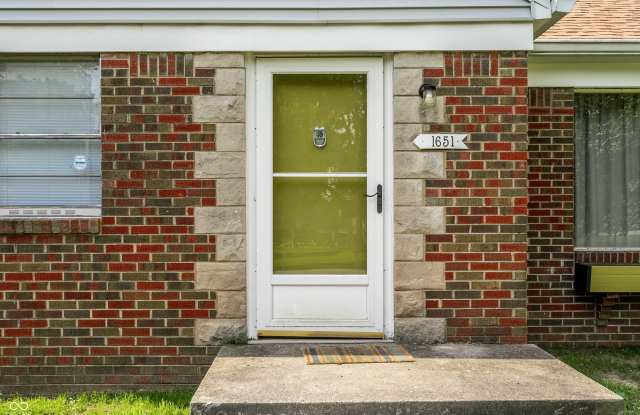 1651 W 57th Street Gallery 4