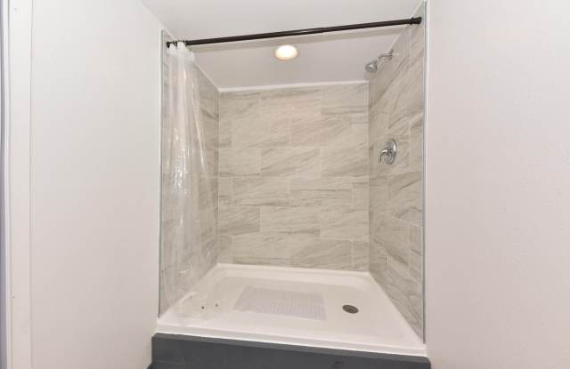 Charming 3 Bedroom/2 Bathroom Single Family Home Gallery 1