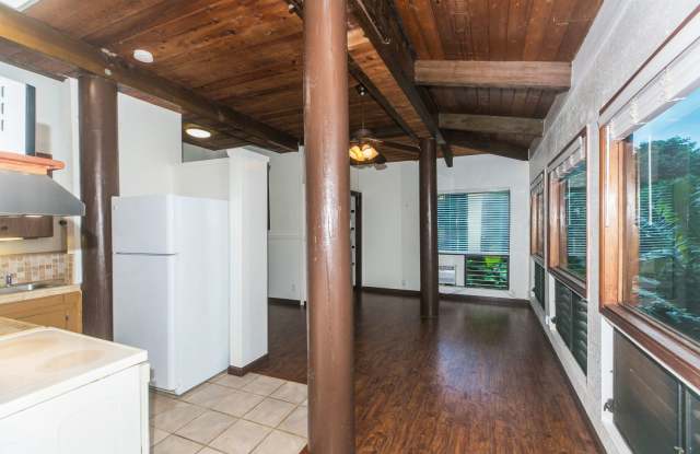 Pole House - studio unit - $1,700 per month includes electricity, sewer and water Gallery 4