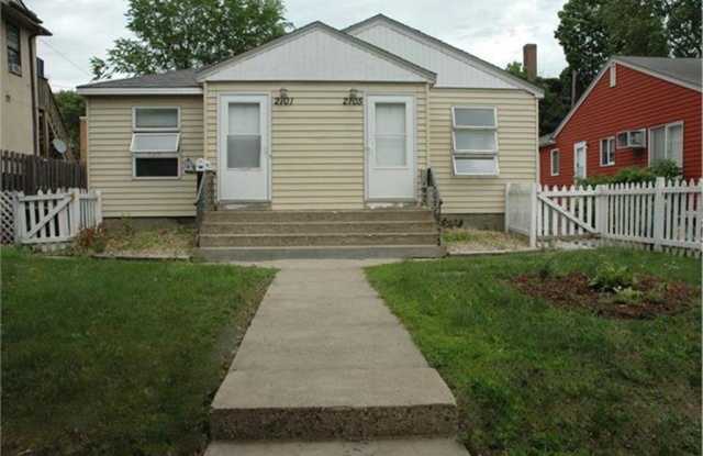 2101 Grand Ave S photos photos