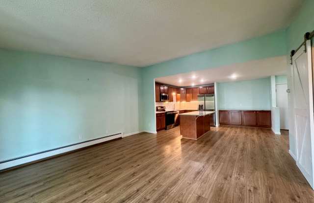 55+ Large 2 Bed 2 Bath Condo Gallery 4