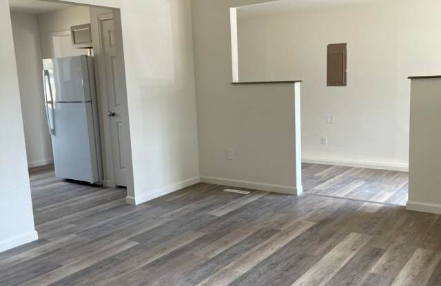 Beautifully Remodeled 3 Bedroom Home in quiet neighborhood Gallery 4