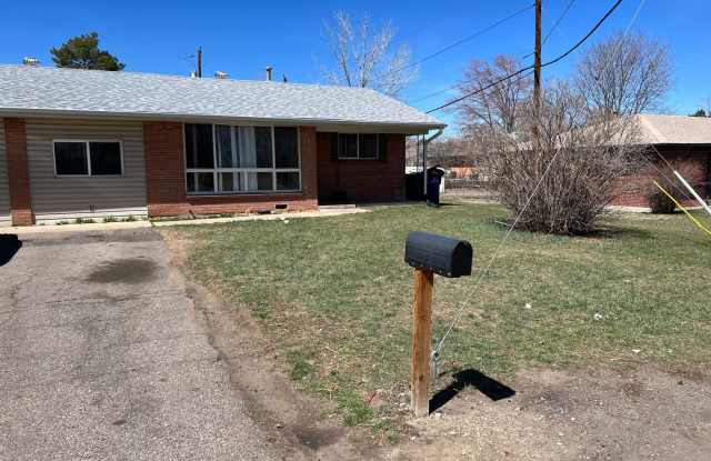 ** Move in Special** Spacious 3 bedroom, 1 bath Lakewood duplex with fenced in backyard available! photos photos