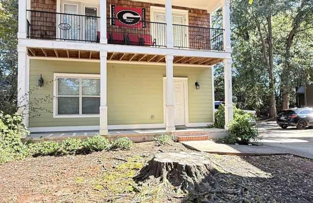 Cute 4 Bedroom Near Downtown for Pre-Lease Gallery 3