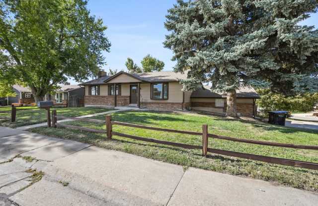 Amazing Arvada Upstairs Duplex Available Now! **Move-In Special** photos photos