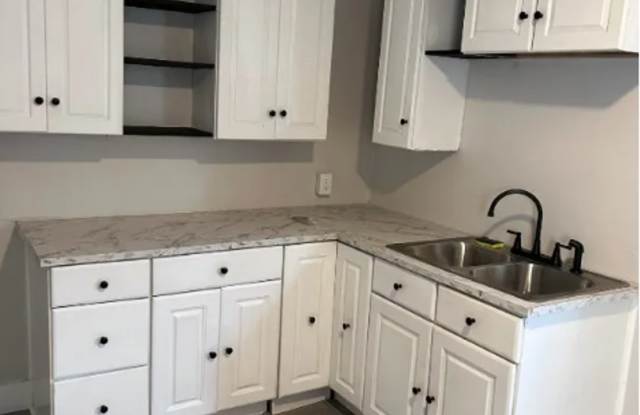 **BEAUFULLY UPDATED 3-BEDROOM / 1.5-BATH SINGLE-FAMILY HOME IN GARFIELD** Gallery 4