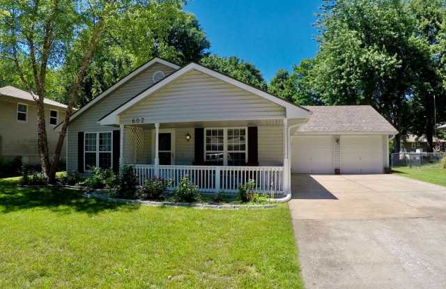 Cozy 3 Bedroom Ranch Home in Greenwood photos photos