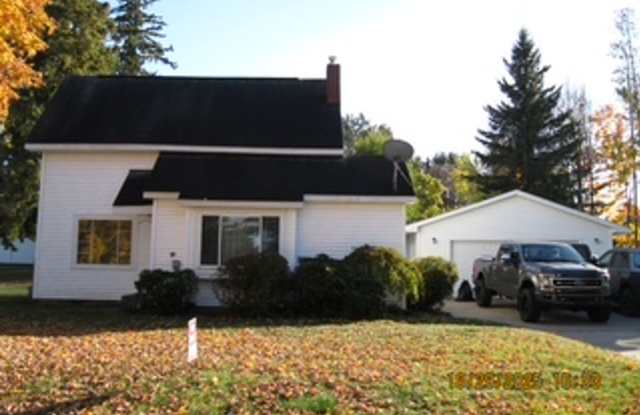 Charming Updated Farmhouse in the Heart of Kingsley - 509 Fenton Street, Kingsley, MI 49649