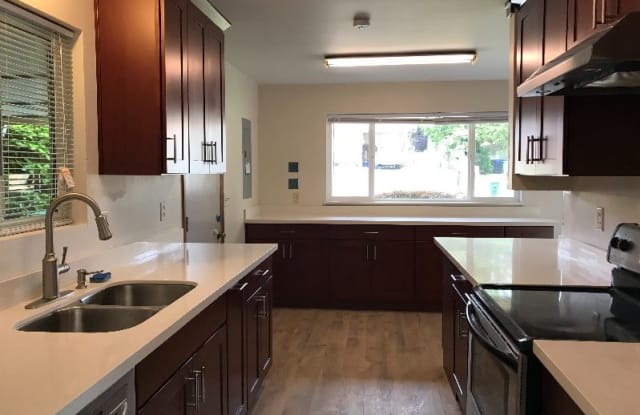 1009 Olympia Ave NE - 1009 Olympia Avenue Northeast, Renton, WA 98056
